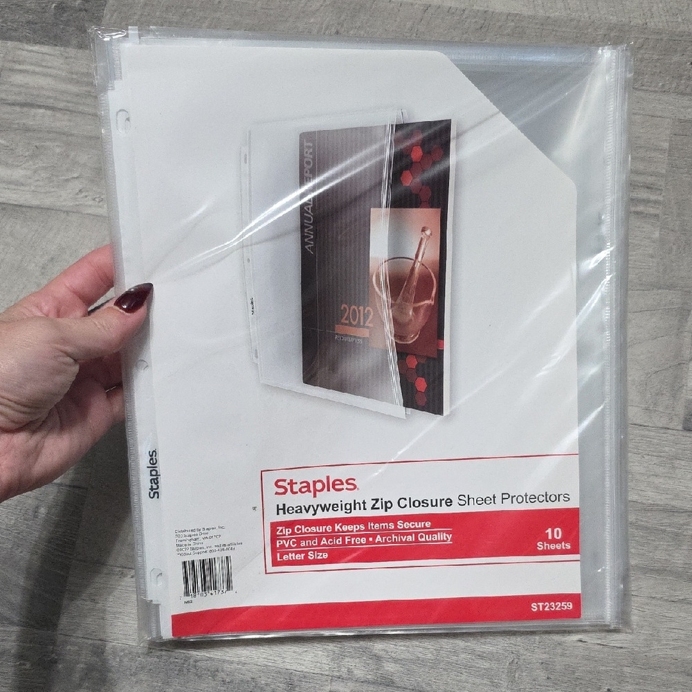 Staples Zip Closure Sheet Protectors